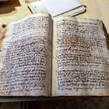 Vi sono inoltre voluminosi libri. Un tomo del 1540 tratta una questione tra il vescovo di Boiano e la principessa di Sulmona riguardo il feudo di San Polo, nei pressi di Campobasso